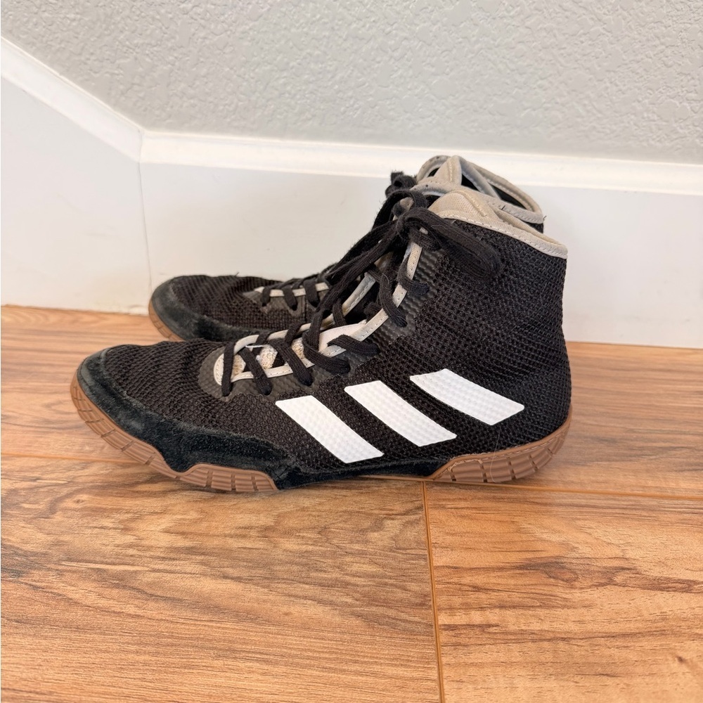 Adidas Black and White Wrestling Sneaker Shoes Size 6 - Picture 3 of 7